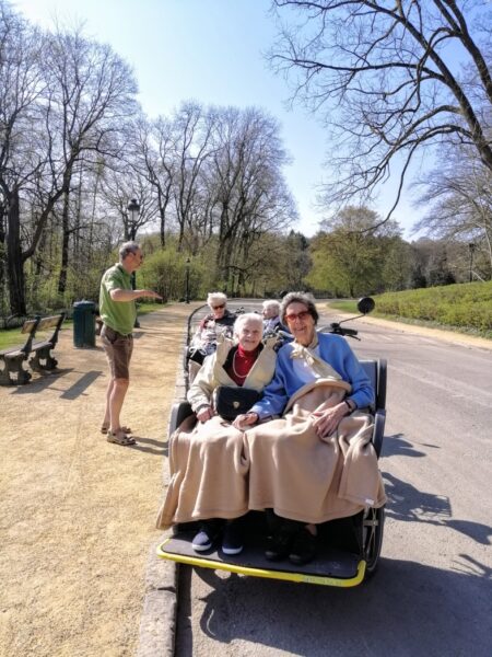 Deux cyclopousses au parc de Woluwe